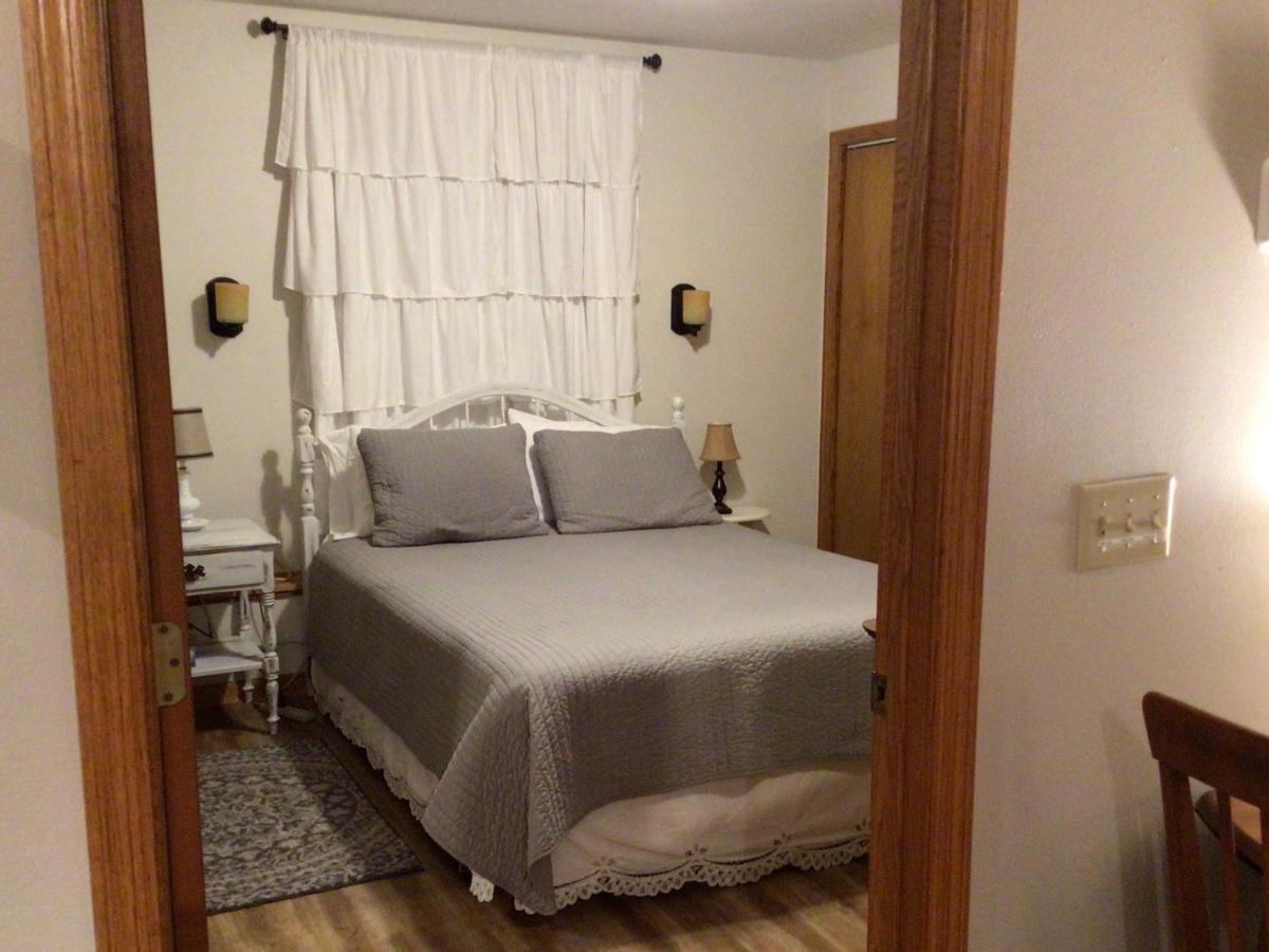 Big Hollow Guest House Спринг Грийн Екстериор снимка