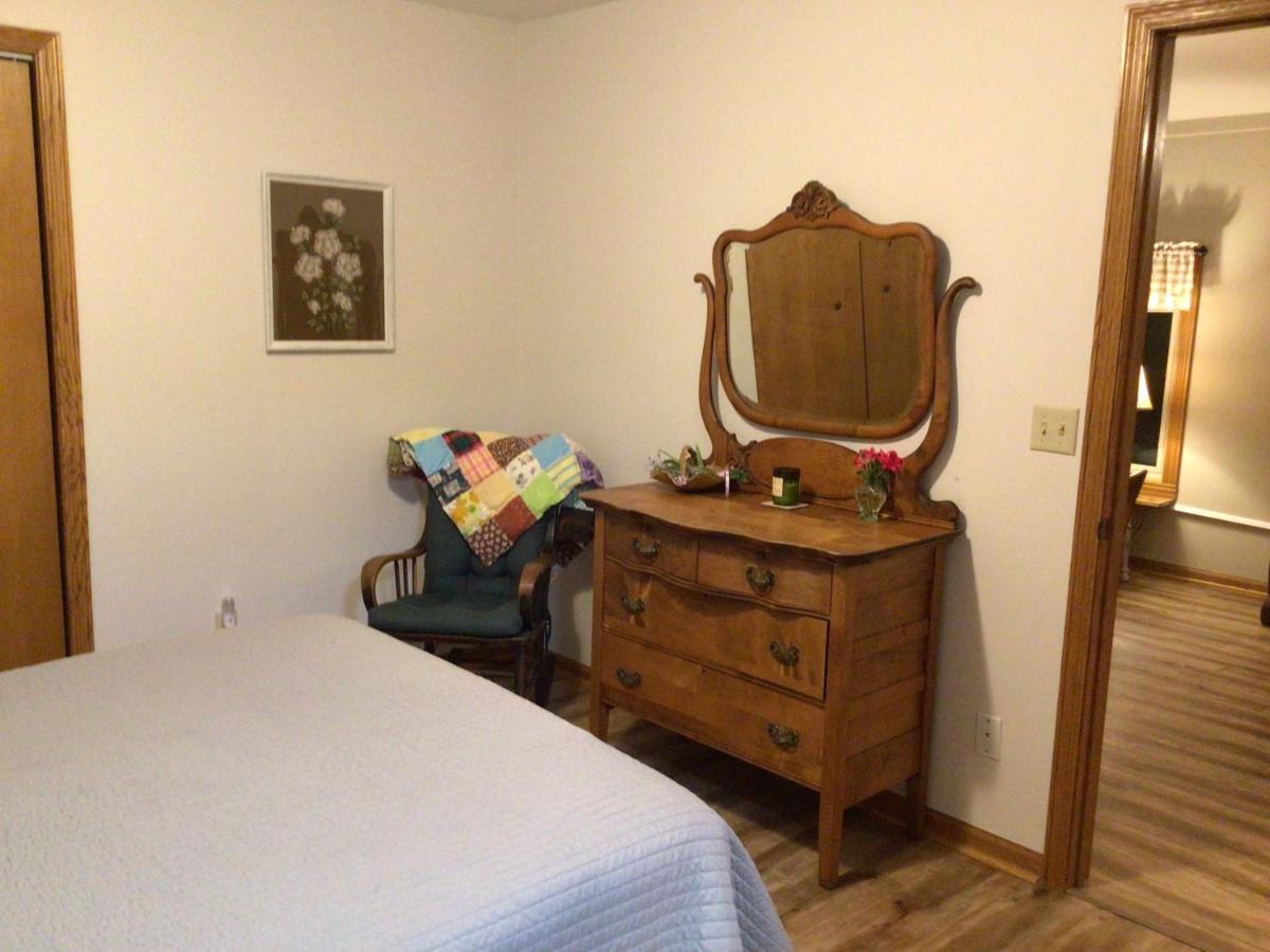 Big Hollow Guest House Спринг Грийн Екстериор снимка